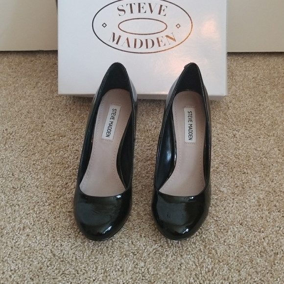 Steve Madden Shoes - ♥️EUC♥️ Steve Madden Genuine Patent Leather Heels